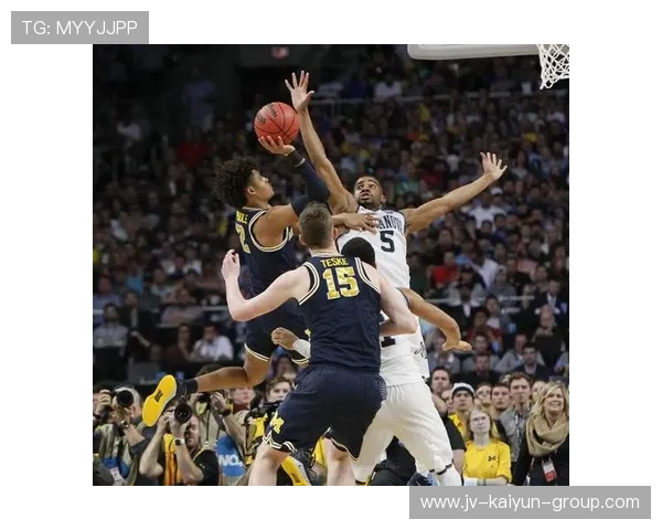 NCAA新星爆砍58分震惊专家：绝世天赋引领未来篮球新纪元