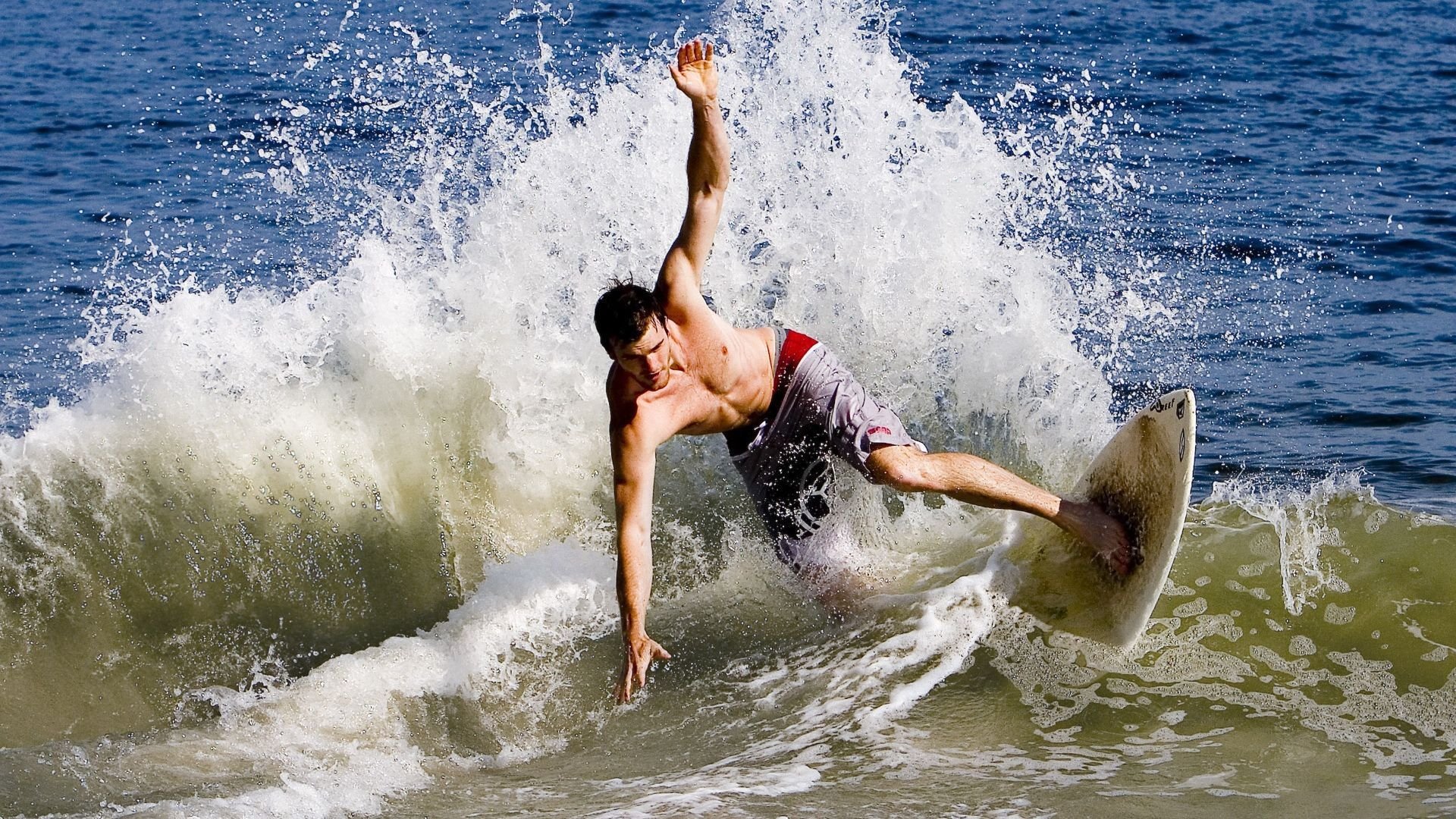 哈兰德无球表现惊艳，瓜迪奥拉前锋体系初见成效，哈兰德踢什么位置